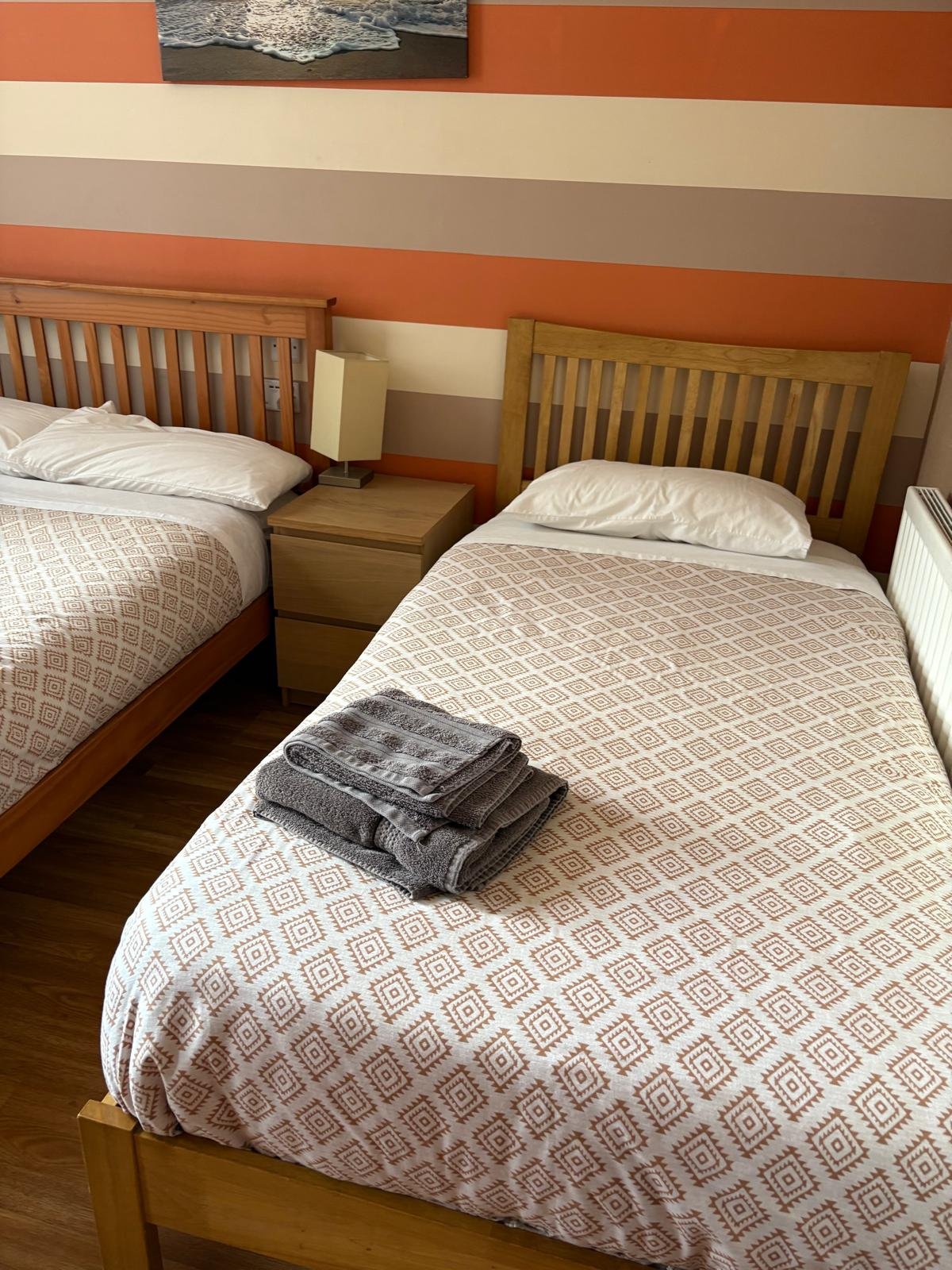 Twin Ensuite Room - View 3